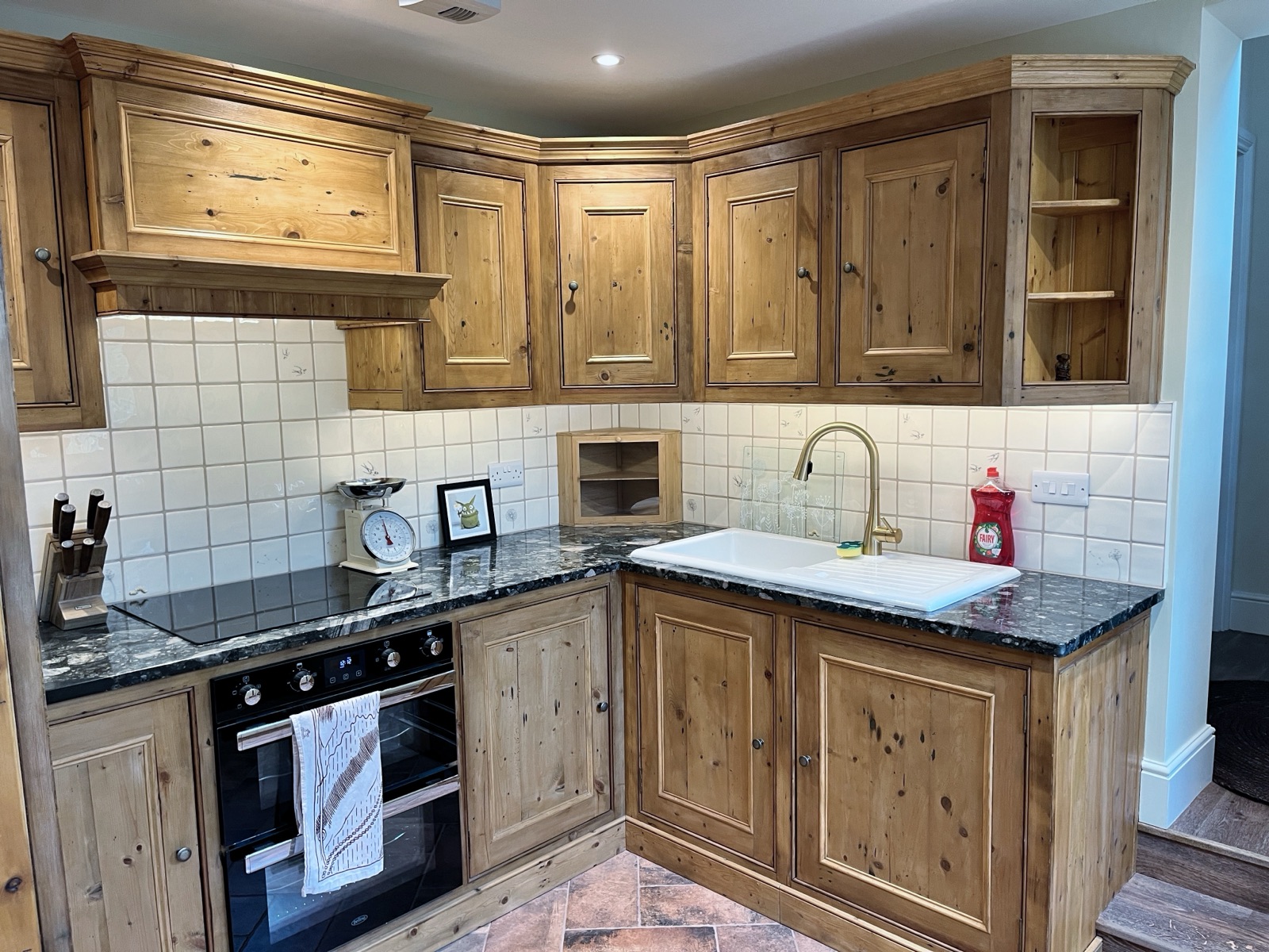 Bespoke shaker kitchen in Wiltshire by Paul Gunningham — Avebury project, photo 7 of 7
