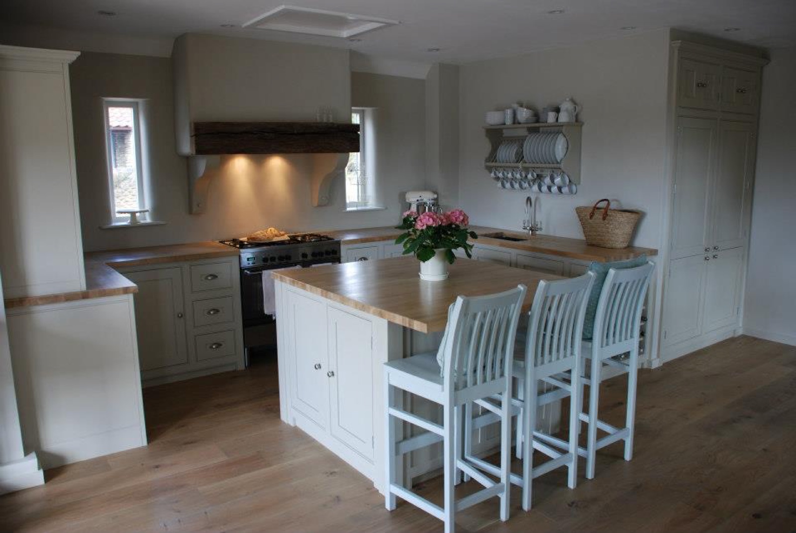 Bespoke shaker kitchen in South Gloucestershire by Paul Gunningham — Cold Ashton project, photo 11 of 20