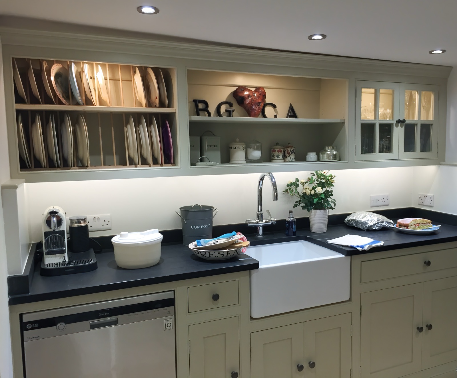 Bespoke shaker kitchen in Marshfield, South Gloucestershire by Paul Gunningham — Marshfield Kitchen project, photo 3 of 8