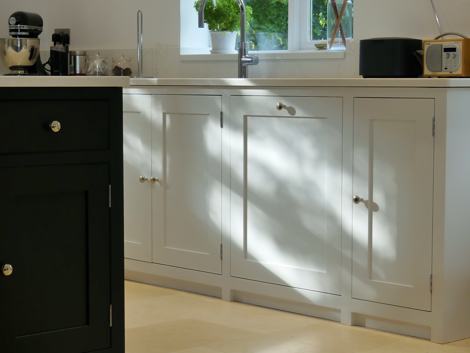 Bespoke shaker kitchen in Stroud, Gloucestershire by Paul Gunningham — Stroud Kitchen project, photo 10 of 21